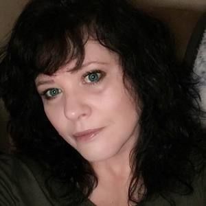 Meet your Posher, Oleevia